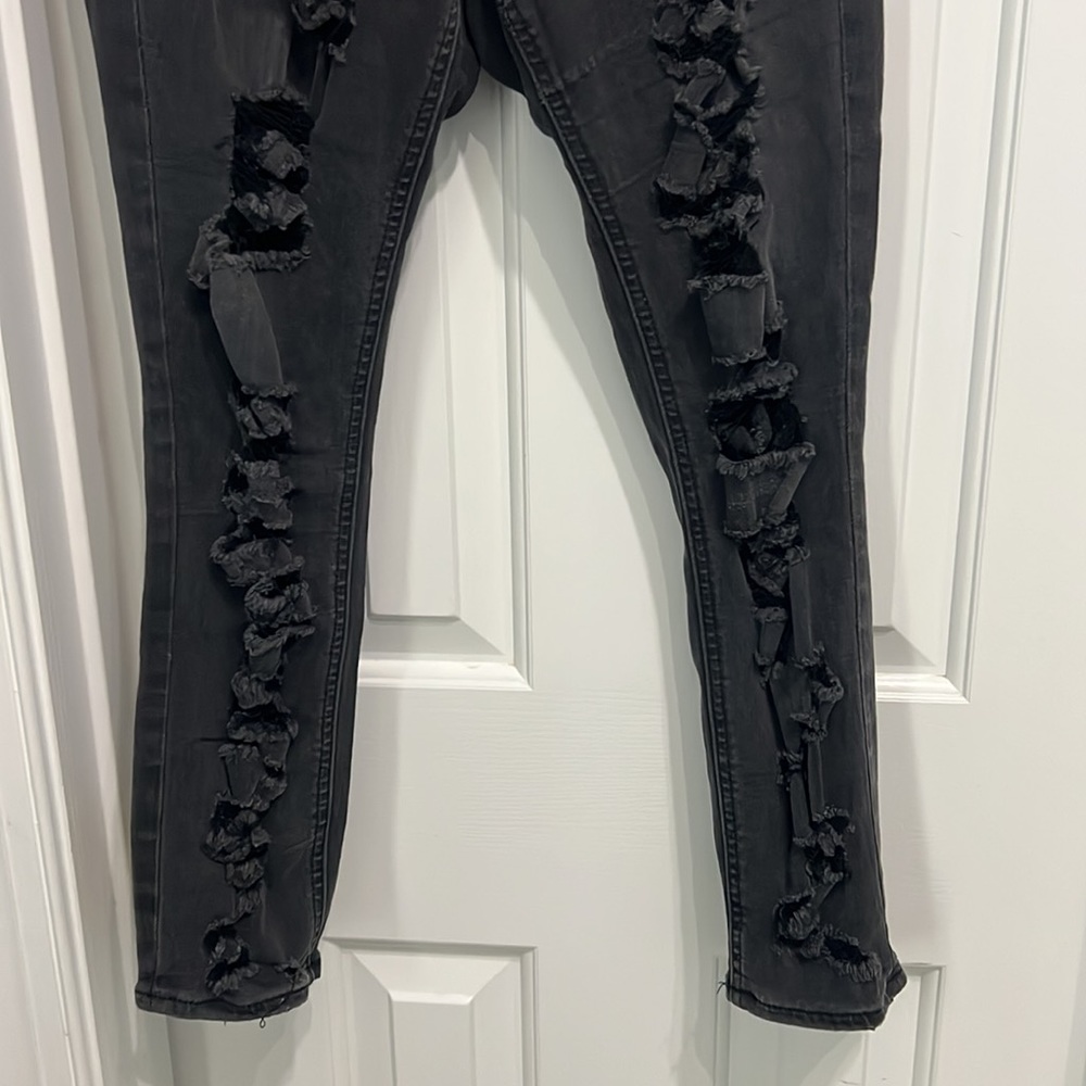 Express High Rise destructed - Picture 3 of 7